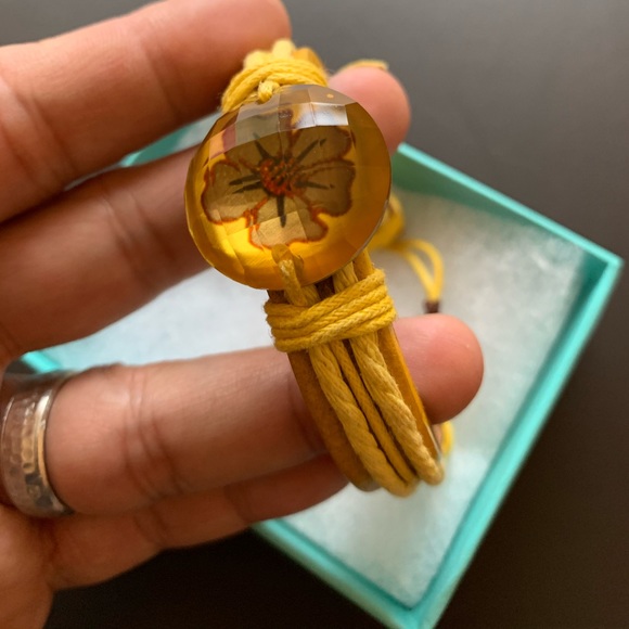 Flower in Gem Bracelet - Picture 1 of 2